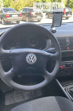 Хэтчбек Volkswagen Golf 2003 в Дубно