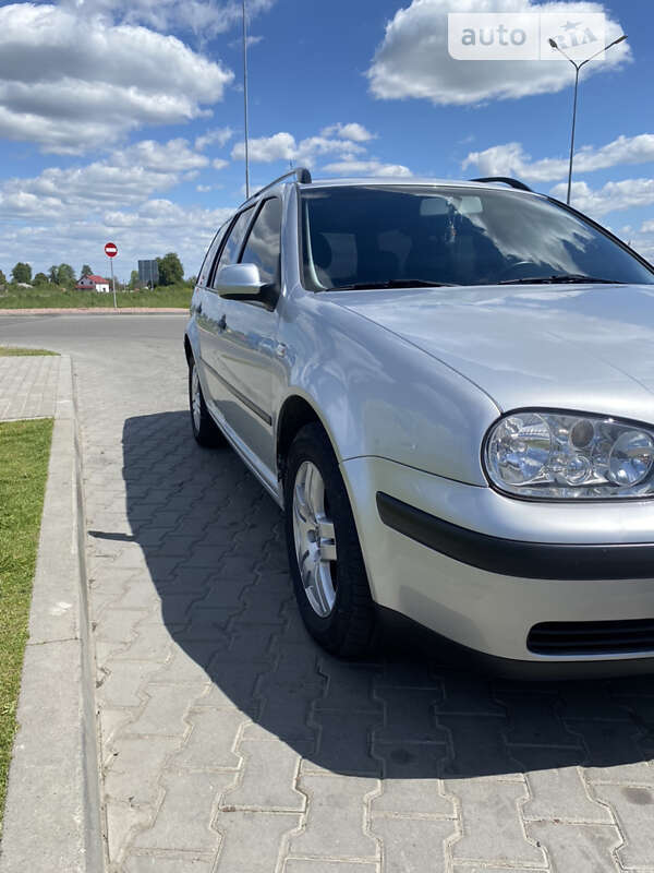 Універсал Volkswagen Golf 2002 в Надвірній