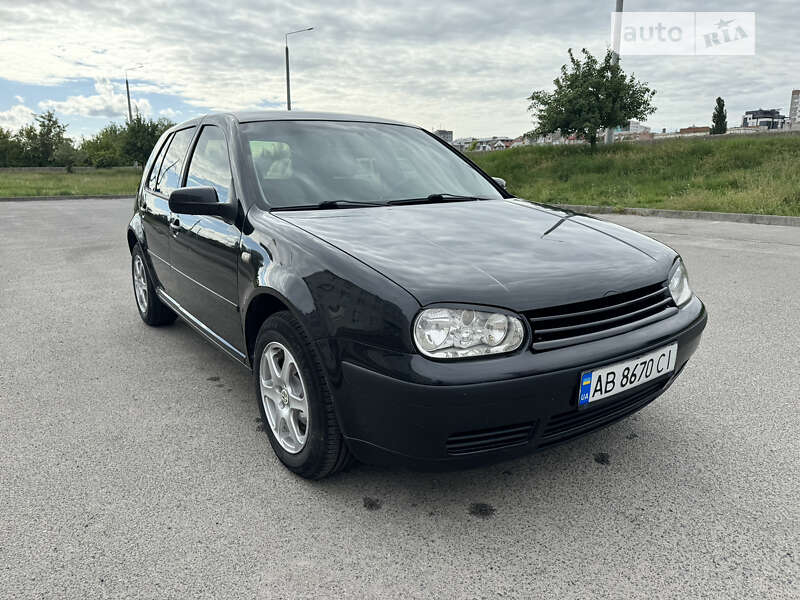 Хетчбек Volkswagen Golf 2000 в Вінниці