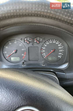 Універсал Volkswagen Golf 2002 в 