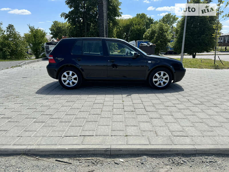 Хэтчбек Volkswagen Golf 2002 в Ровно