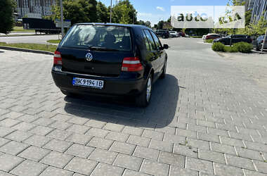 Хэтчбек Volkswagen Golf 2002 в Ровно