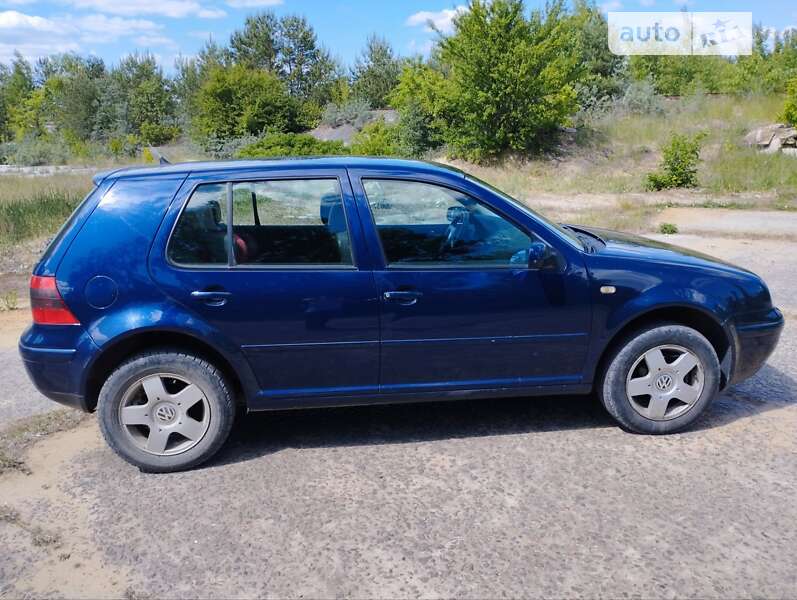 Хэтчбек Volkswagen Golf 1999 в Вараше