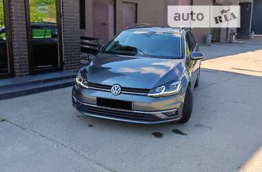 Універсал Volkswagen Golf 2017 в Мурованих Курилівцях
