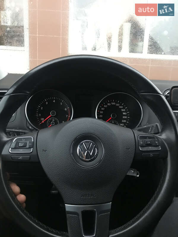 Хэтчбек Volkswagen Golf 2011 в Буштыне