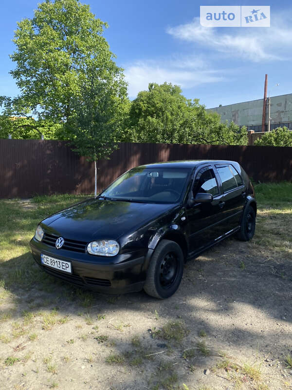 Хэтчбек Volkswagen Golf 2002 в Черновцах