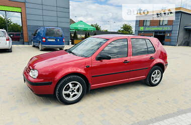 Хэтчбек Volkswagen Golf 2002 в Подволочиске