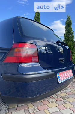 Хэтчбек Volkswagen Golf 2002 в Хороле