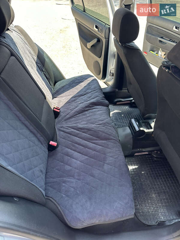 Хэтчбек Volkswagen Golf 2001 в Запорожье