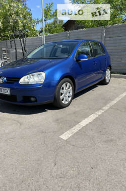 Хетчбек Volkswagen Golf 2004 в Чернігові