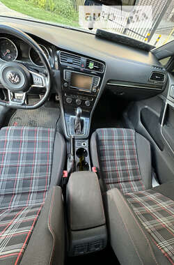 Хетчбек Volkswagen Golf 2014 в Києві