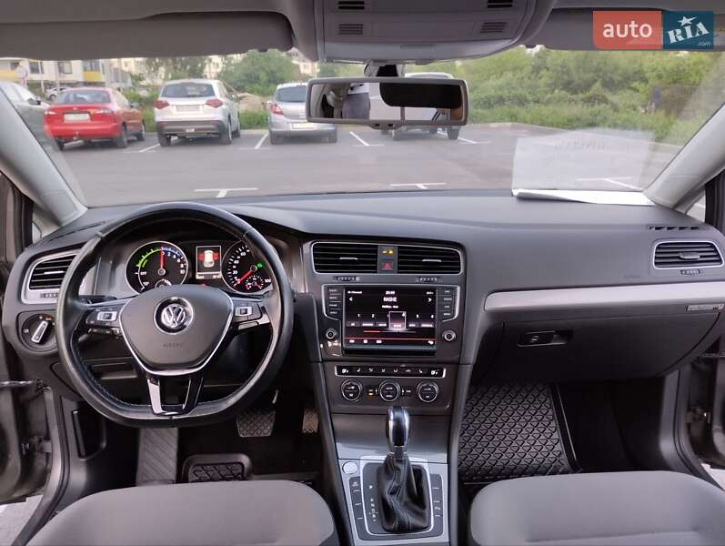 Хэтчбек Volkswagen Golf 2016 в Борисполе