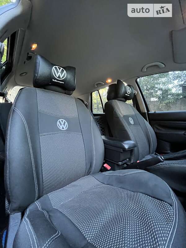 Хэтчбек Volkswagen Golf 2003 в Киеве