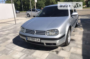 Хетчбек Volkswagen Golf 2002 в Києві