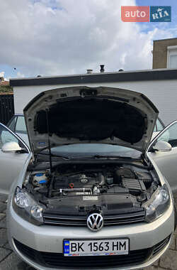Универсал Volkswagen Golf 2010 в 