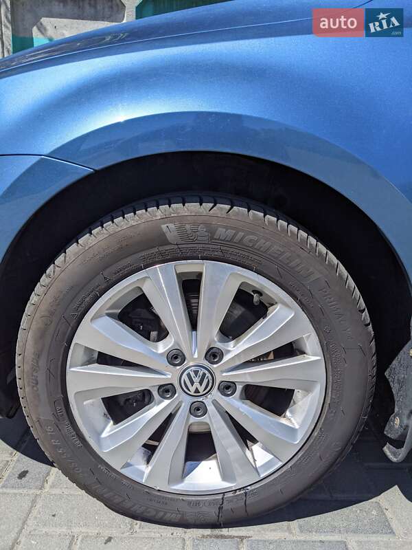 Хэтчбек Volkswagen Golf 2013 в Днепре