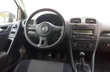 Хэтчбек Volkswagen Golf 2010 в Ровно