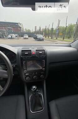 Хетчбек Volkswagen Golf 2004 в Кривому Розі