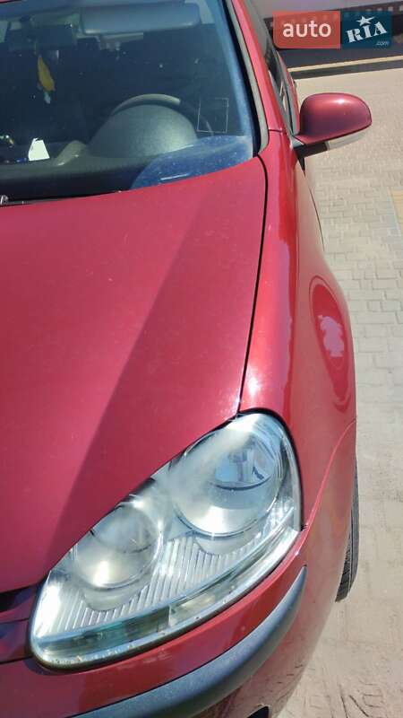 Хэтчбек Volkswagen Golf 2005 в Заречном