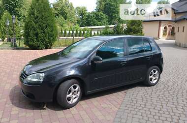 Хэтчбек Volkswagen Golf 2005 в Жовкве