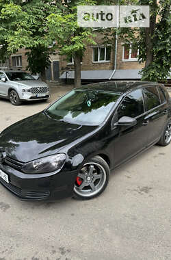 Хэтчбек Volkswagen Golf 2010 в Киеве