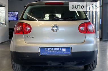 Хетчбек Volkswagen Golf 2005 в Нововолинську