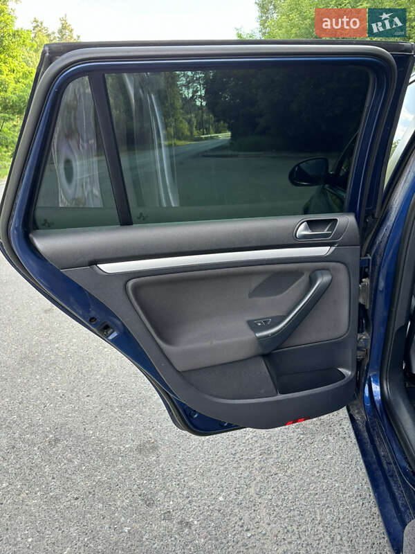 Универсал Volkswagen Golf 2011 в Киеве