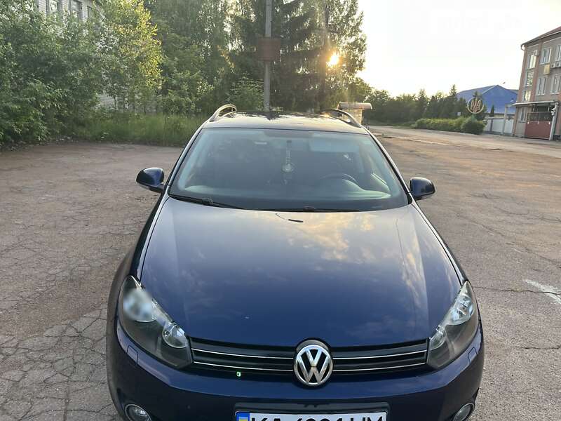 Универсал Volkswagen Golf 2010 в Коростене