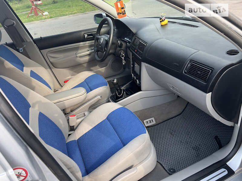 Хэтчбек Volkswagen Golf 2000 в Луцке