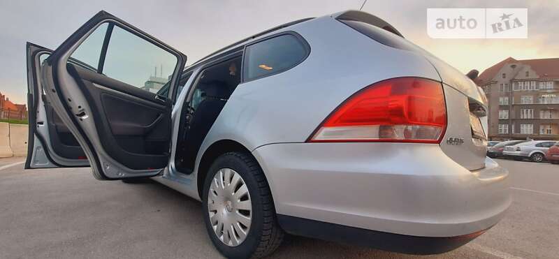 Универсал Volkswagen Golf 2008 в Залещиках