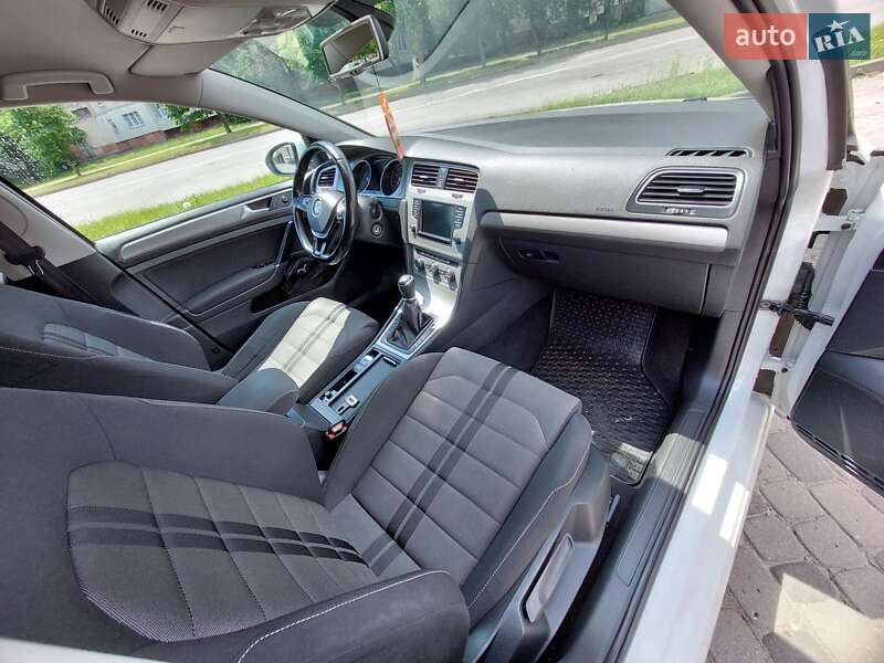 Универсал Volkswagen Golf 2016 в Хмельницком