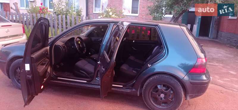 Хэтчбек Volkswagen Golf 2001 в На Новой Боровой