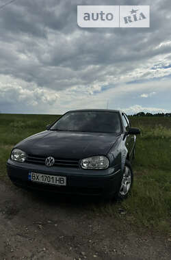 Хэтчбек Volkswagen Golf 2000 в 