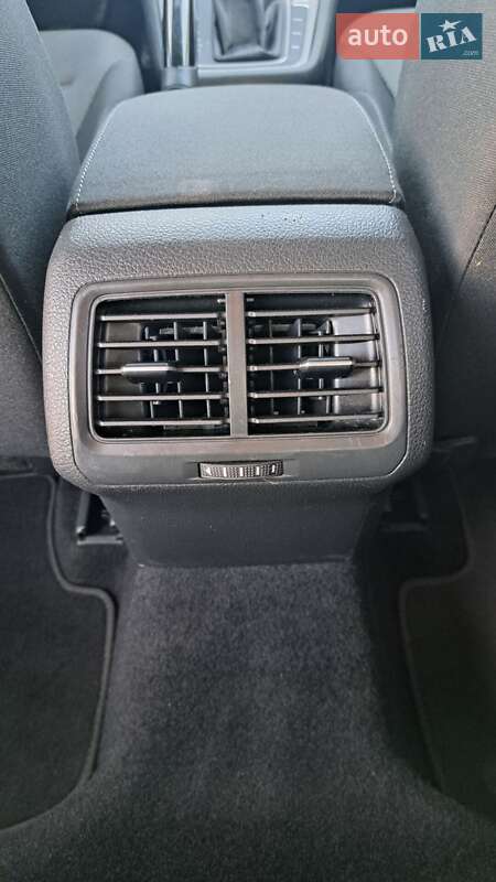 Хэтчбек Volkswagen Golf 2016 в Луцке фото 17 Хэтчбек Volkswagen Golf 2016 в Луцке