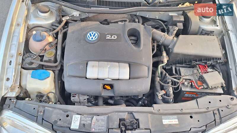 Хетчбек Volkswagen Golf 2002 в Дніпрі
