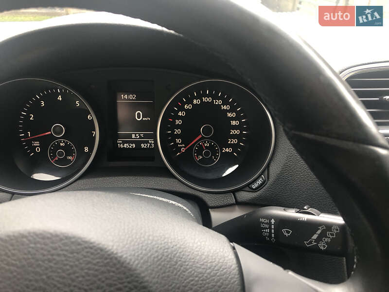 Универсал Volkswagen Golf 2011 в Сваляве