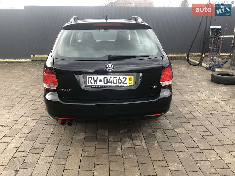 Универсал Volkswagen Golf 2011 в Сваляве