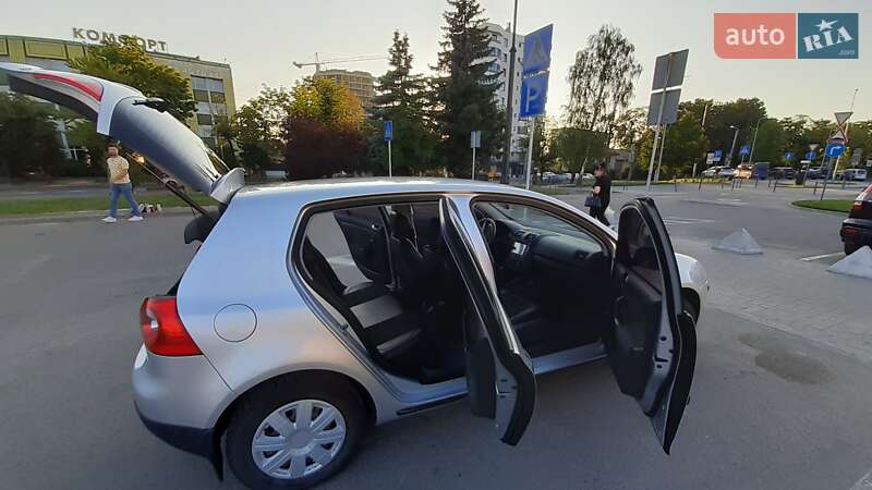 Хетчбек Volkswagen Golf 2005 в Кам'янець-Подільському