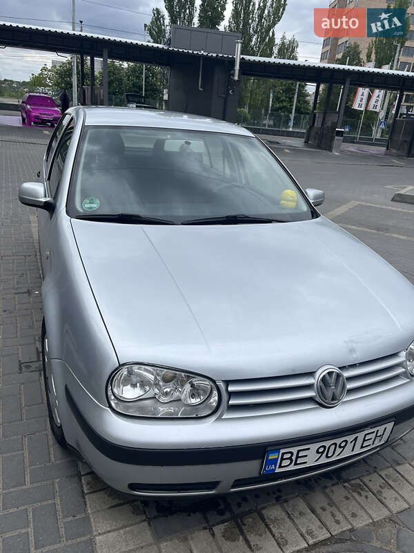 Хетчбек Volkswagen Golf 2001 в Кропивницькому