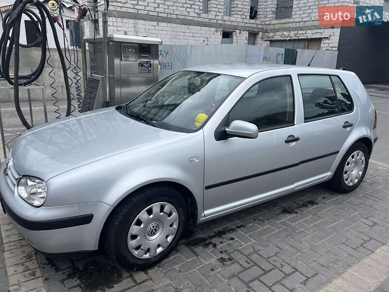Хетчбек Volkswagen Golf 2001 в Кропивницькому