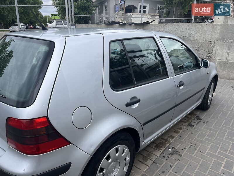 Хетчбек Volkswagen Golf 2001 в Кропивницькому