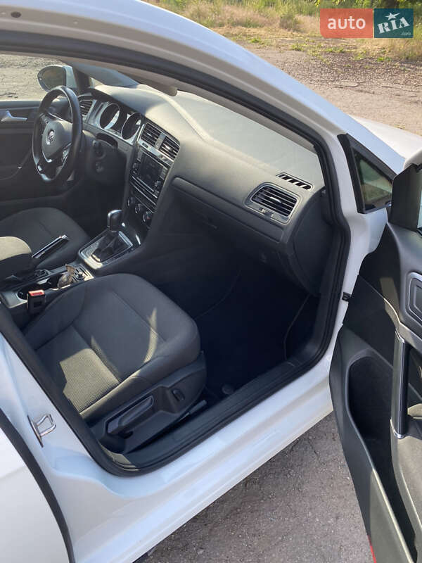 Хетчбек Volkswagen Golf 2018 в Кривому Розі