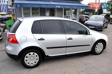 Хетчбек Volkswagen Golf 2005 в 