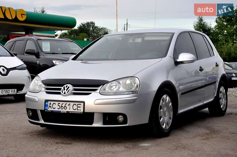 Хетчбек Volkswagen Golf 2005 в 