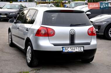 Хетчбек Volkswagen Golf 2005 в 