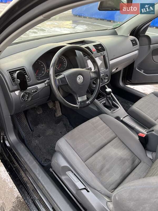 Хэтчбек Volkswagen Golf 2007 в Киеве