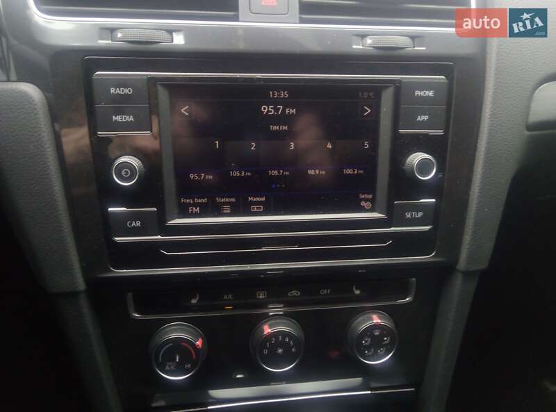 Універсал Volkswagen Golf 2019 в Чернігові