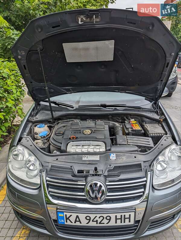 Універсал Volkswagen Golf 2009 в Києві