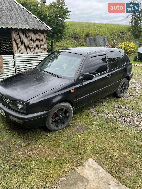 Хэтчбек Volkswagen Golf 1995 в Золочеве