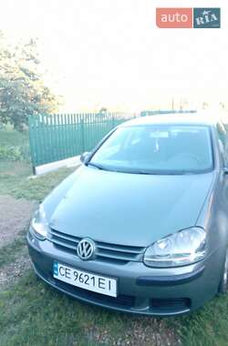 Хэтчбек Volkswagen Golf 2004 в Вижнице